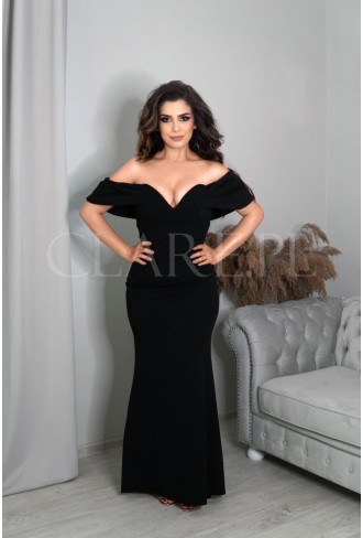 Carmen - czarna, długa sukienka z efektownym dekoltem